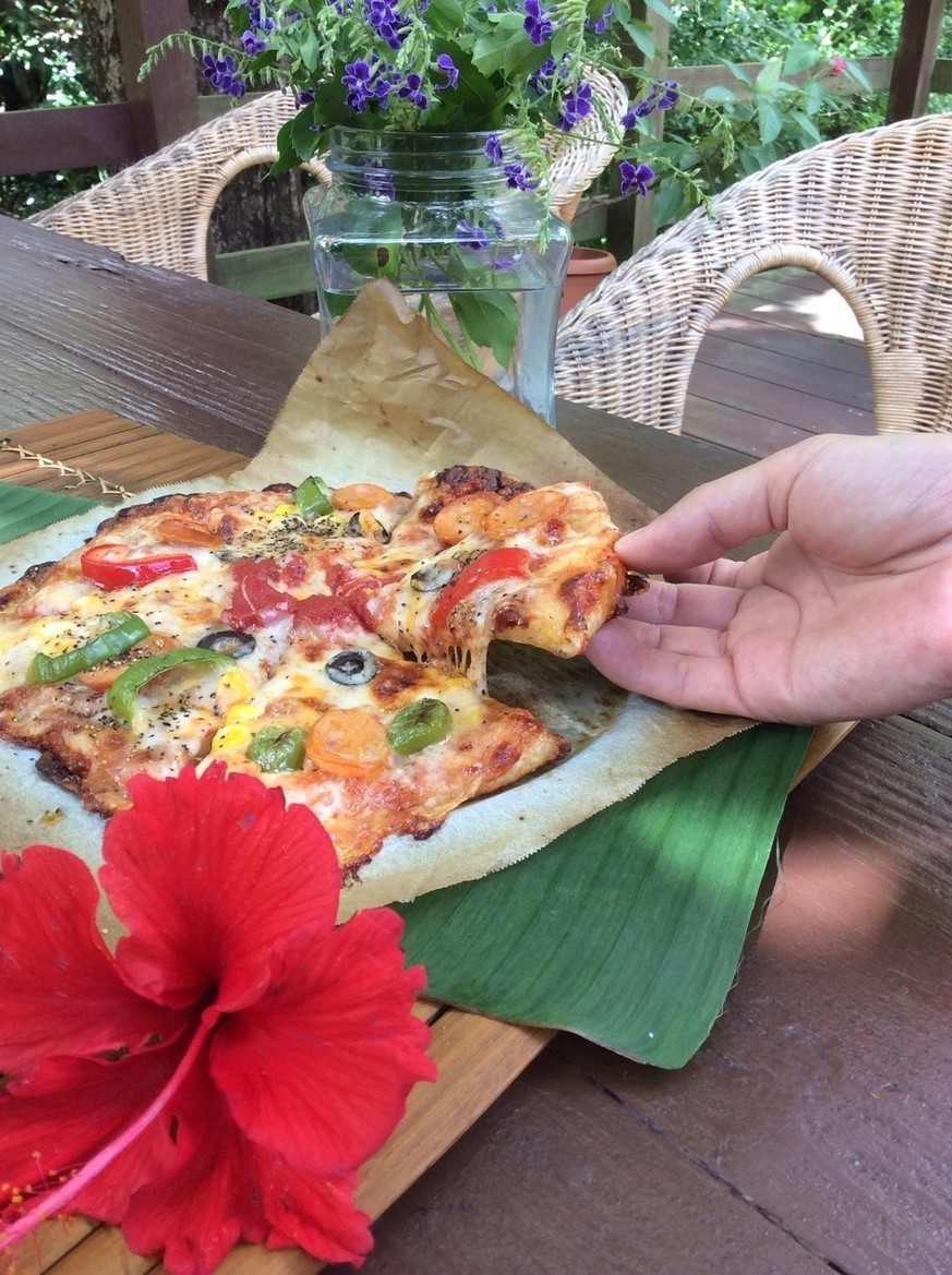 沖縄の森カフェicharaで美味しいピザとマイナスイオンを満喫！