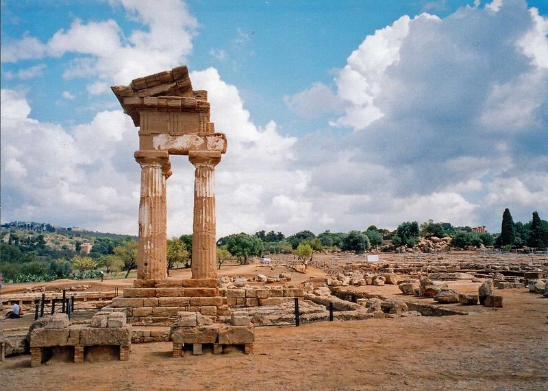 神々の名を冠する神殿が並ぶ！イタリア・アグリジェントの遺跡