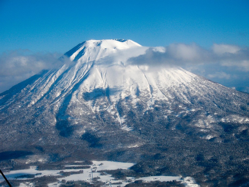 北海道を代表する名峰！「蝦夷富士」羊蹄山の優美な姿に見惚れる
