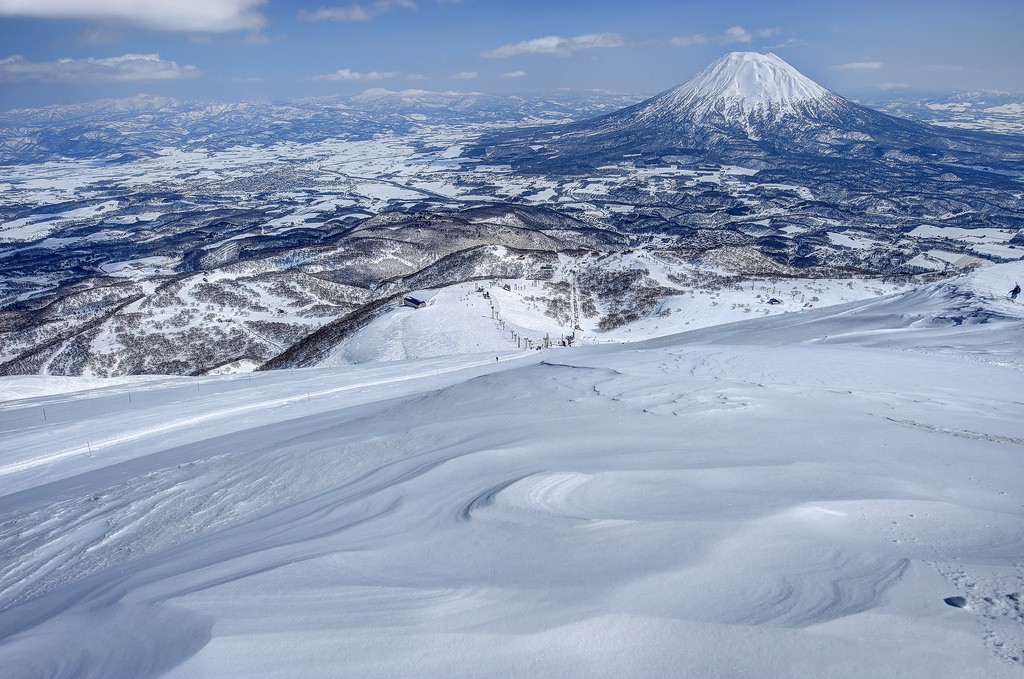 北海道を代表する名峰！「蝦夷富士」羊蹄山の優美な姿に見惚れる