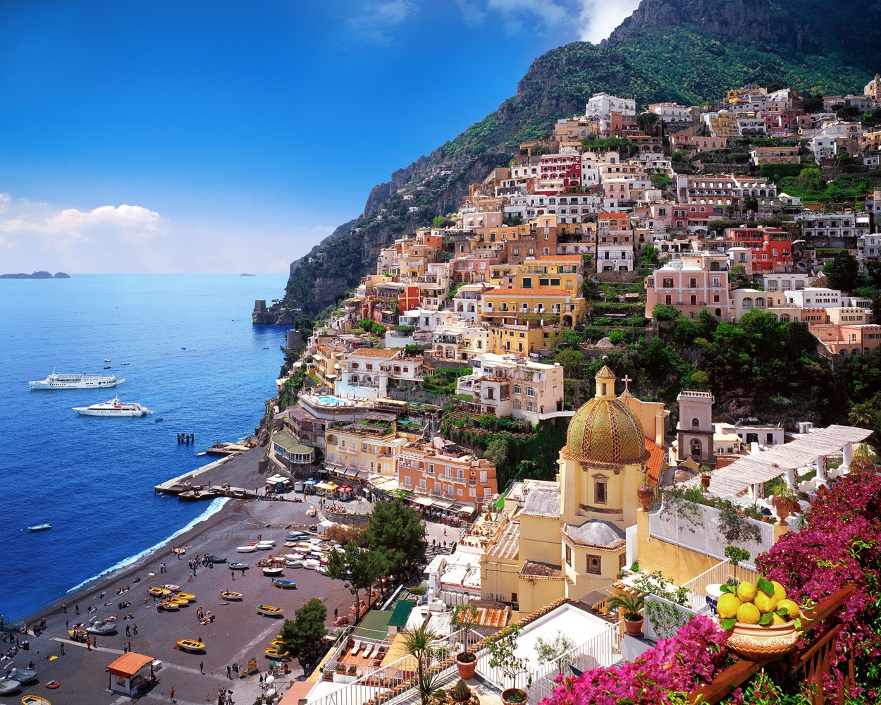 世界一美しいと称されるイタリア・アマルフィ海岸で絶景ビーチを満喫！