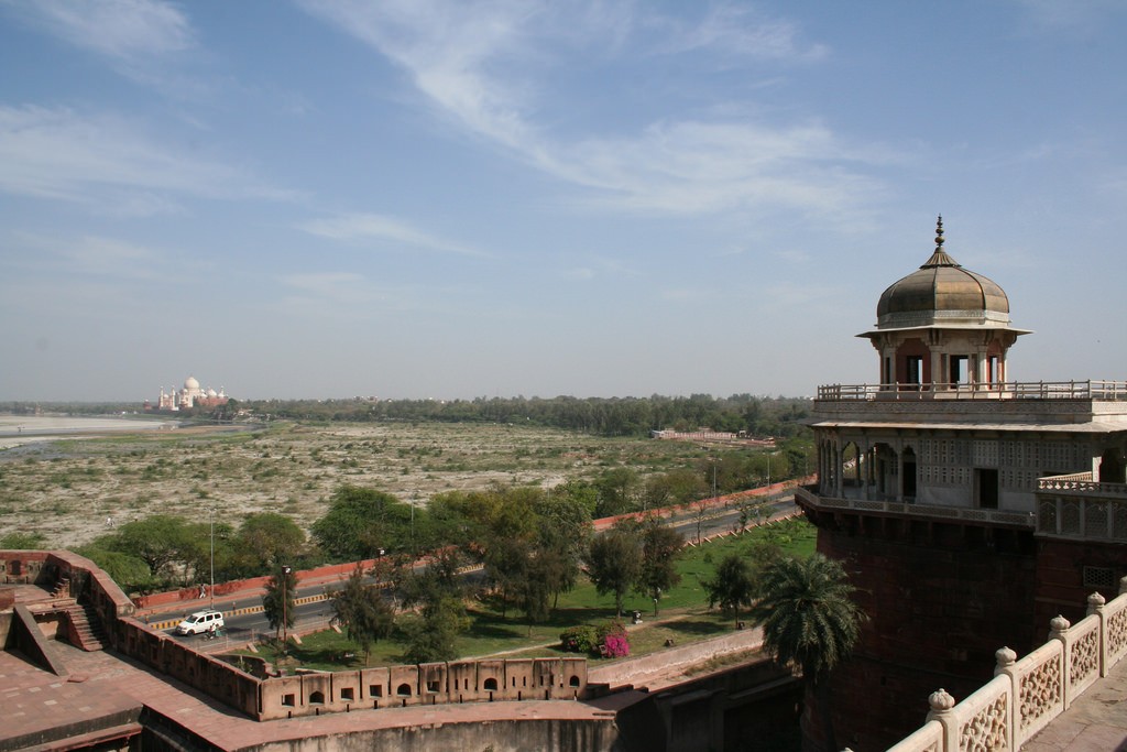 インドの定番スポット・タージマハールを四方八方から眺める５スポット