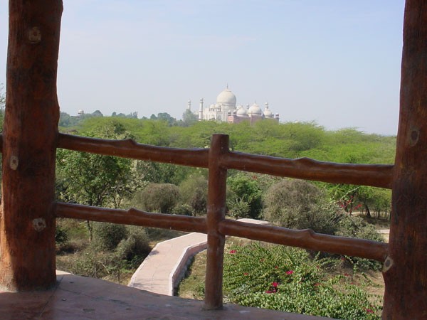 インドの定番スポット・タージマハールを四方八方から眺める５スポット