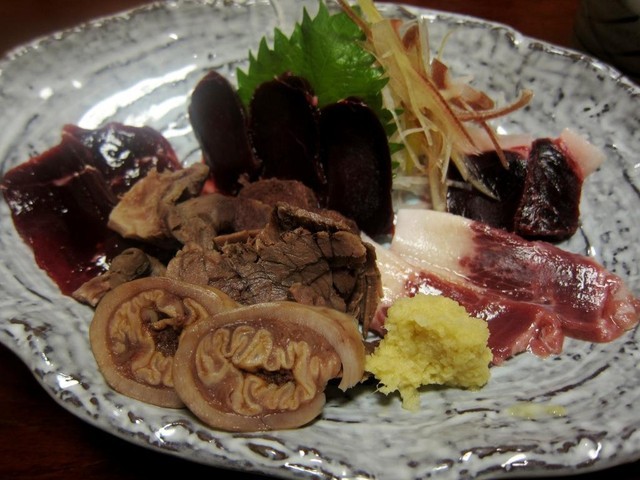 和歌山・太地町のご当地グルメ「クジラ料理」がウマい！刺身はもちろんピザやカレーも！オススメ店5選