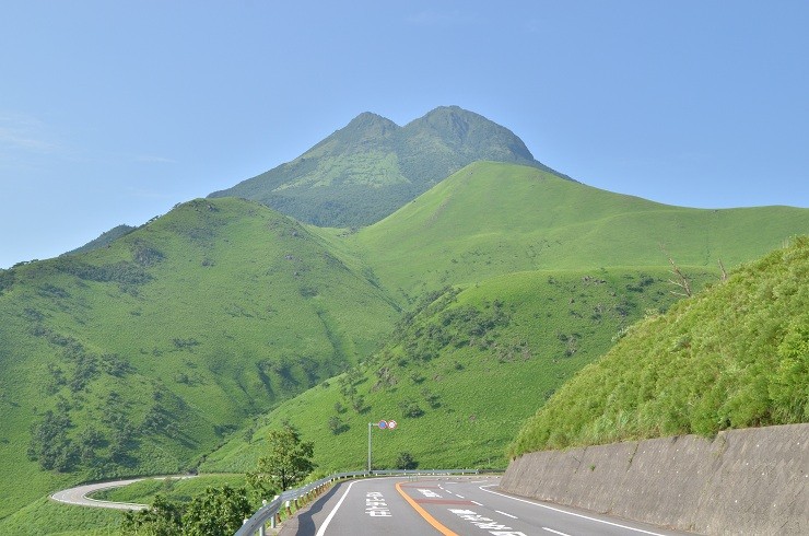 大分県「由布岳」の魅力を紹介！古くから親しまれる名峰