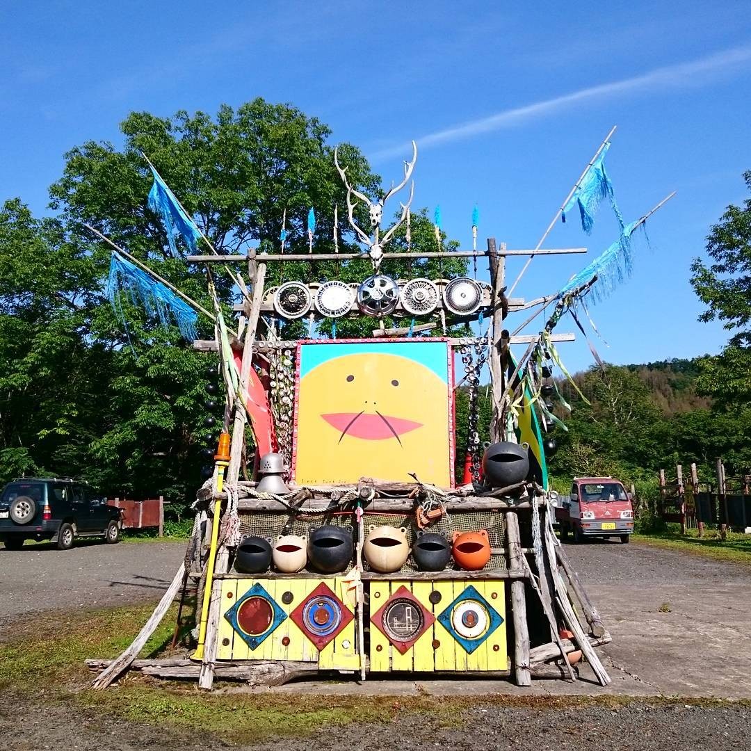 北海道の隠れ名所・シゲチャンランドで&ldquo;生きてる&rdquo;アートを感じよう！