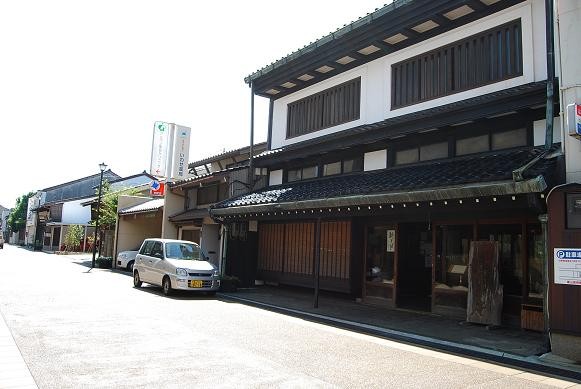 富山県の岩瀬にある古い街並みは北前船で栄えた街だった