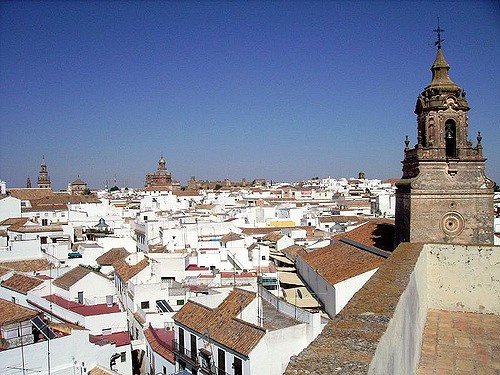 白い町並みとヒマワリ畑を満喫してお城に泊まる！スペインのカルモナへの旅