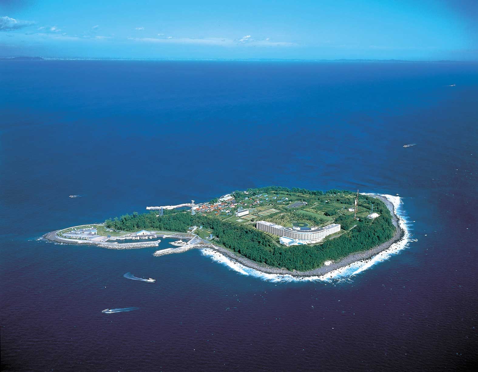 東京から最も近い南国リゾート地、初島を満喫しよう