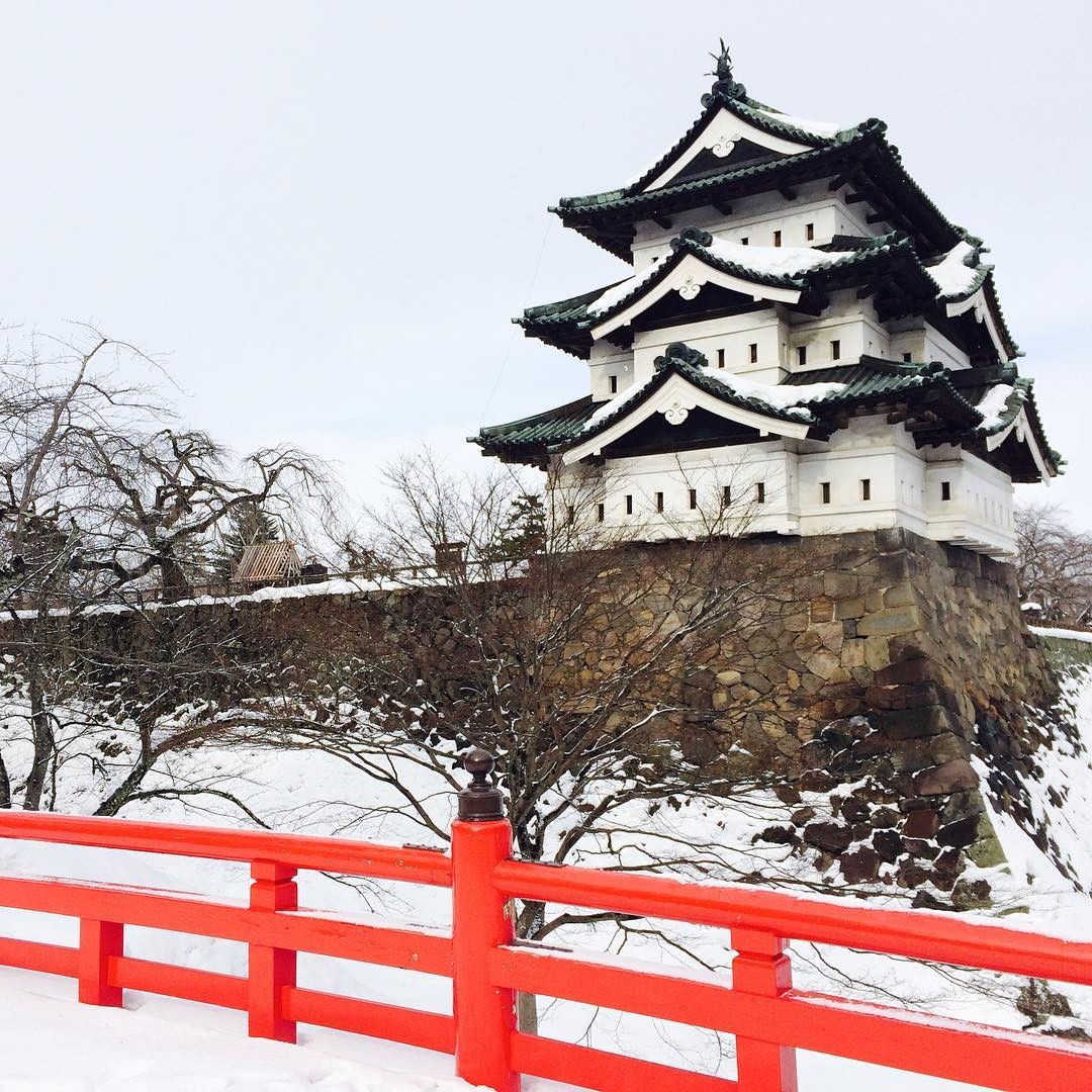 雪と桜に酔いしれる！日本のお城【東北編】