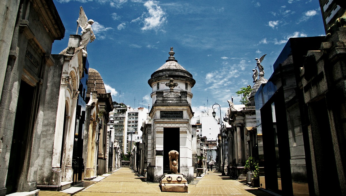 【アルゼンチン】世界一美しい墓地!? ブエノスアイレスのレコレータ墓地とは？
