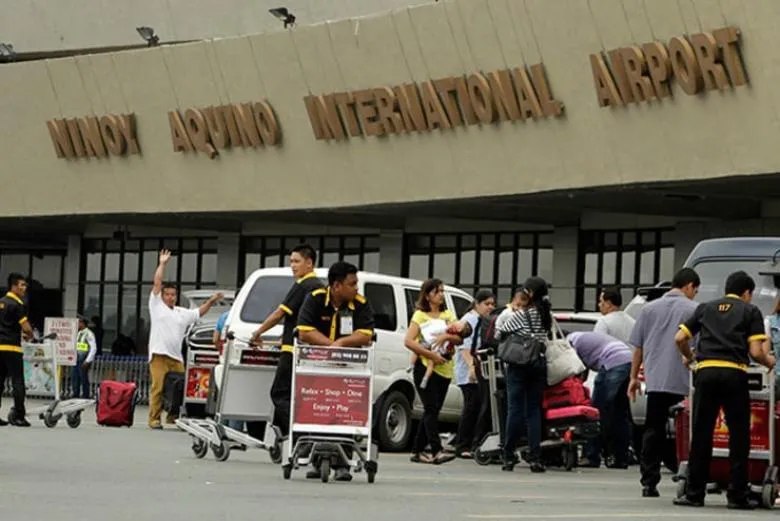マニラにある空港はニノイ・アキノ国際空港。旅行者の間でも、ぼったくり等に注意が必要なことで有名。