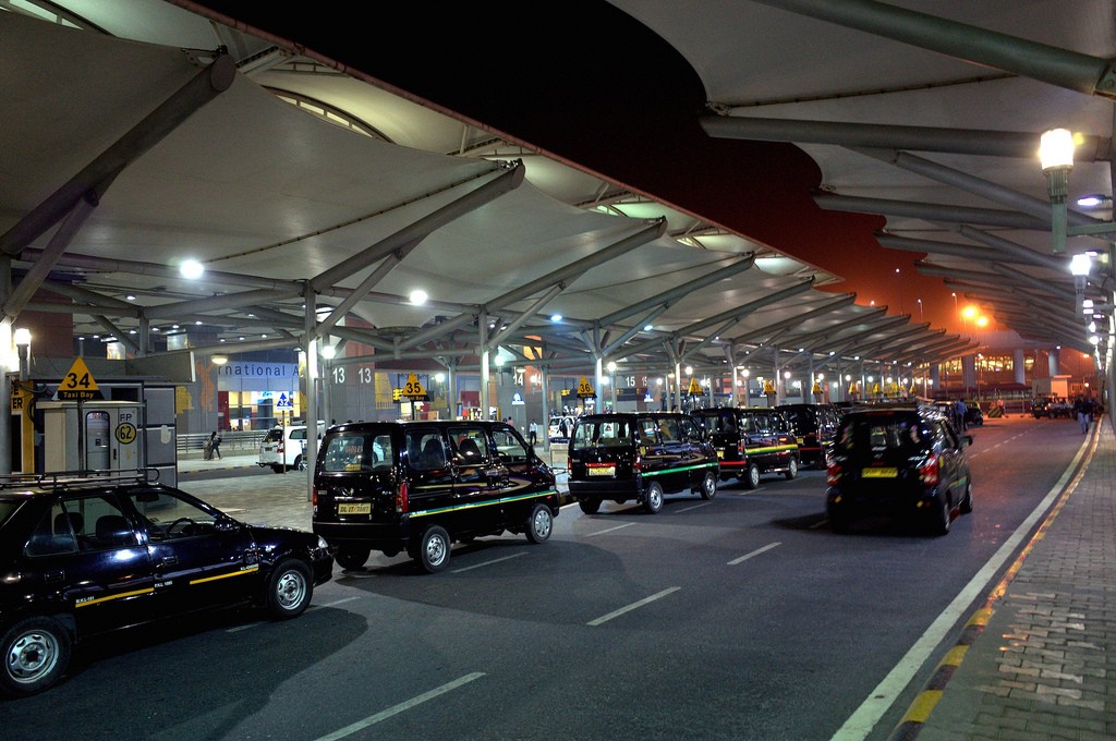 ようやく到着！インディラ・ガンジー国際空港から市内へのアクセス方法