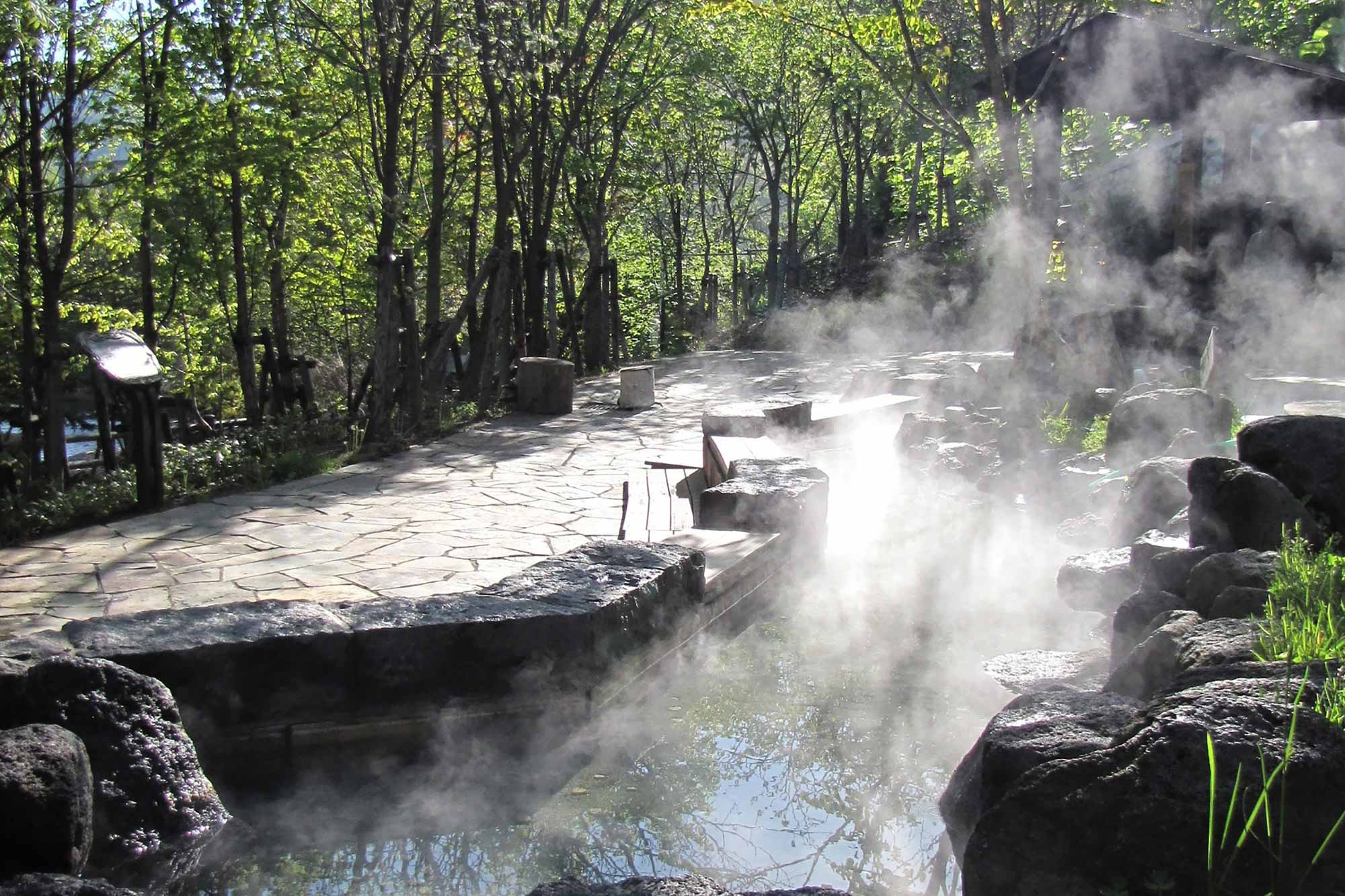 北海道・定山渓温泉は札幌市民がこよなく愛する温泉地！