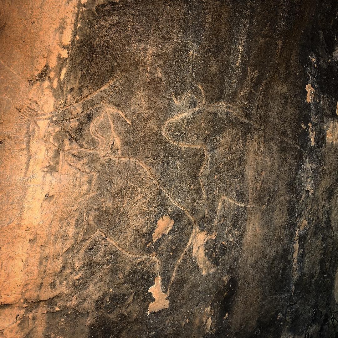 アゼルバイジャン・ゴブスタンの岩絵は先史時代の貴重な遺跡！