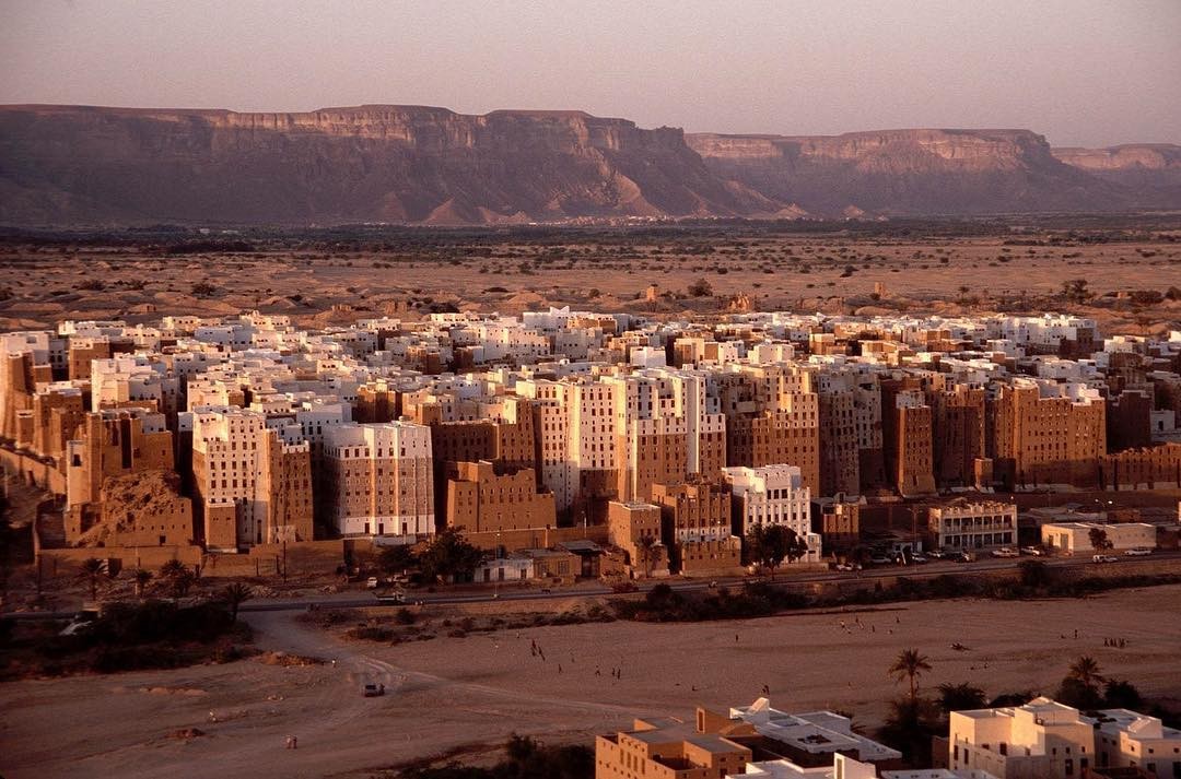 イエメンのシバーム旧城塞都市に高層建築が並ぶ！これが「砂漠のマンハッタン」
