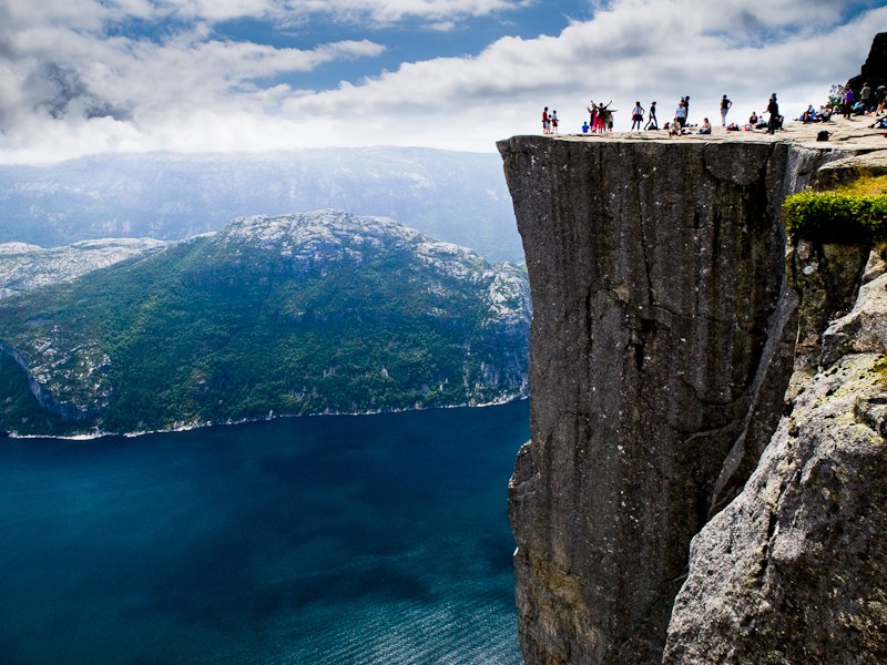 ノルウェー・フィヨルドで観光すべき絶景4選！※高所恐怖症閲覧注意