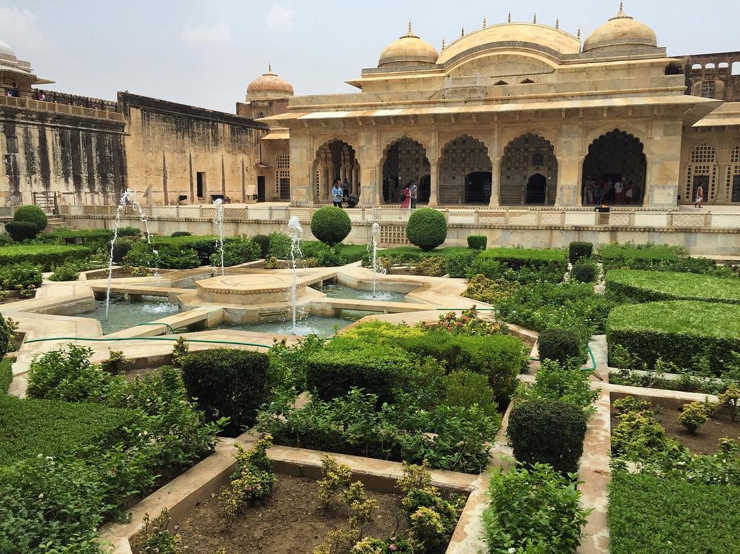 インド・ジャイプール郊外に立つアンベール城・歴代のマハラジャの繁栄を間近に感じよう