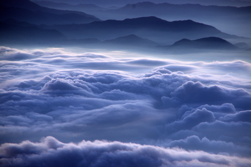 星野リゾートトマムの雲海テラスが幻想的な世界へ誘う！