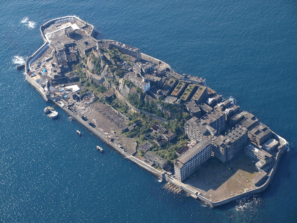 長崎の世界遺産・軍艦島！廃墟となった海上都市を見に行こう！