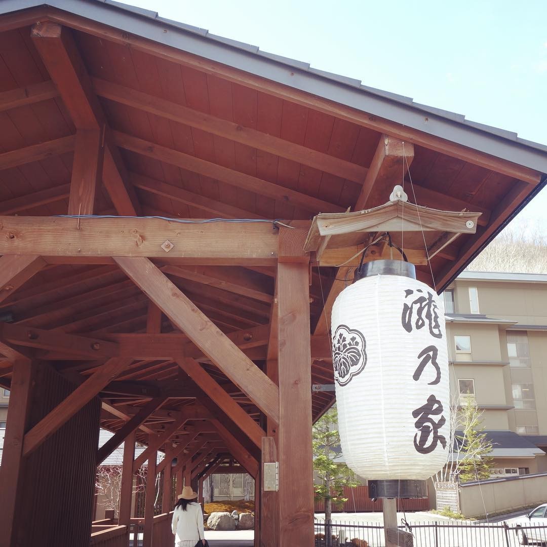 美しい庭園に癒される！北海道登別市にある人気旅館「登別温泉郷 滝乃家」