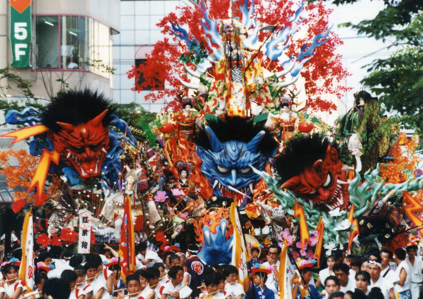 約290年の伝統を誇る青森五大夏祭りの一つ！三社大祭の迫力