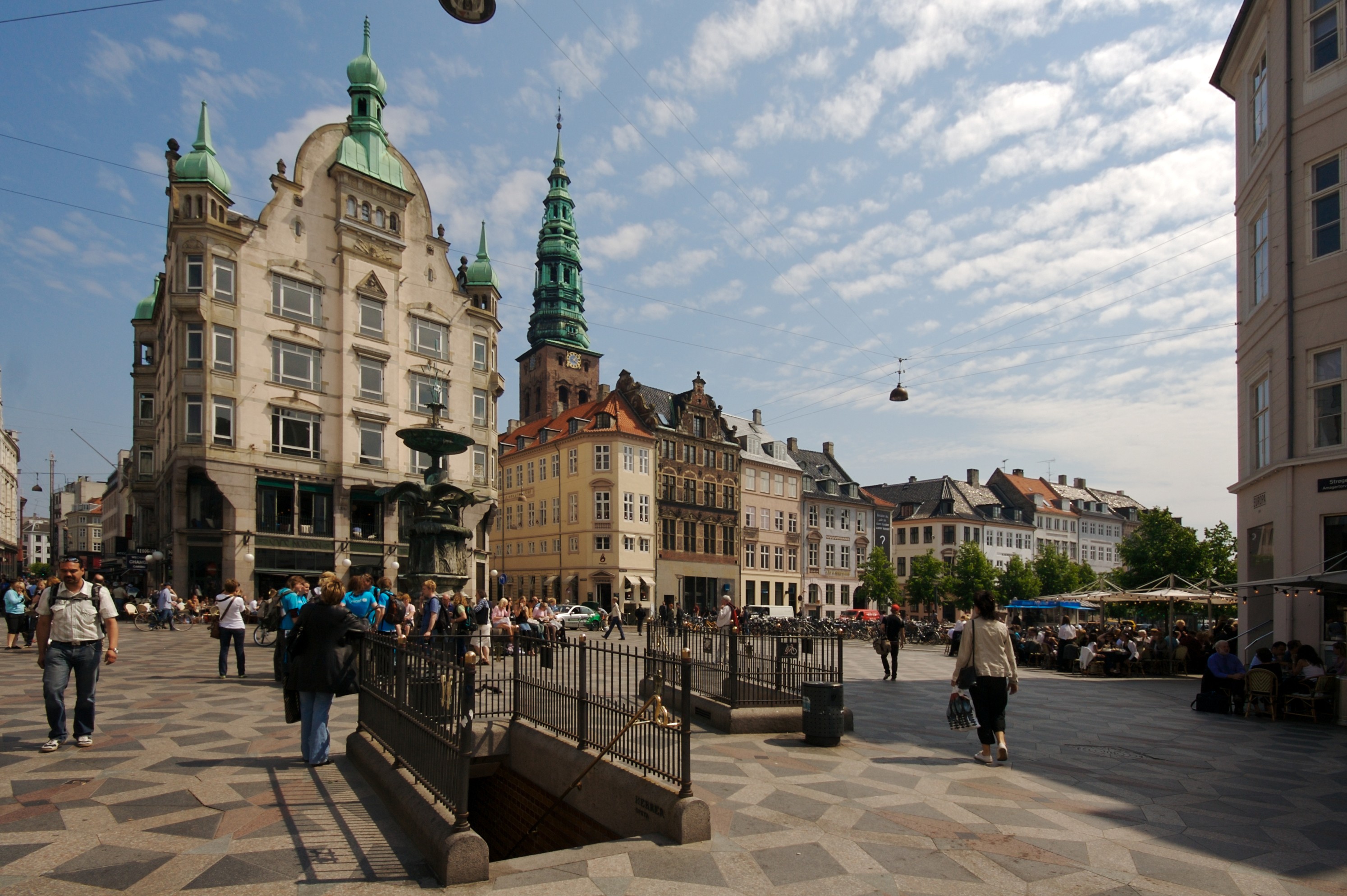 デンマーク・コペンハーゲンのストロイエ観光スポットまとめ！歩行者天国のメインストリートを散策♪