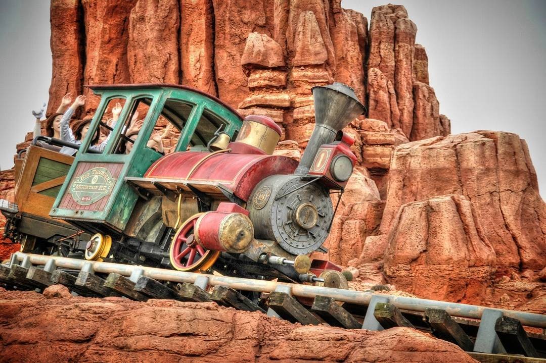 東京ディズニーランドのチケット入手方法まとめ！実はコンビニでも手に入る？