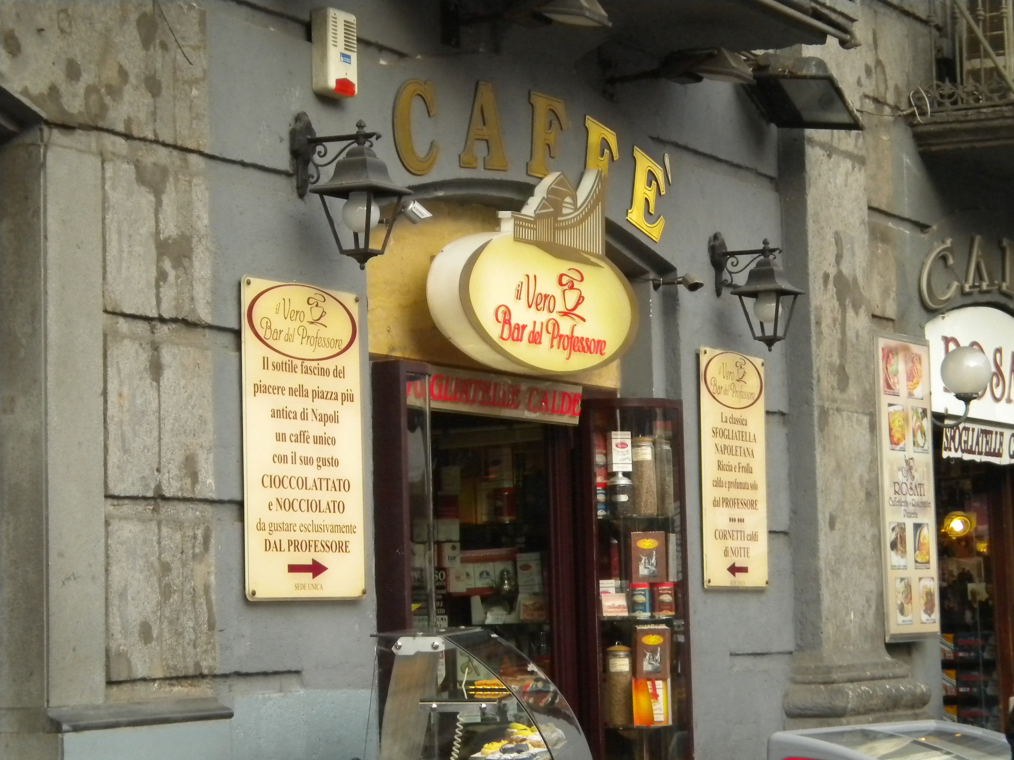 ナポリで最高のコーヒーを味わえるおすすめ老舗カフェ紹介！