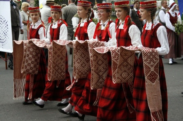 北ヨーロッパ・ラトビアの夏至祭とは？観光におすすめ！