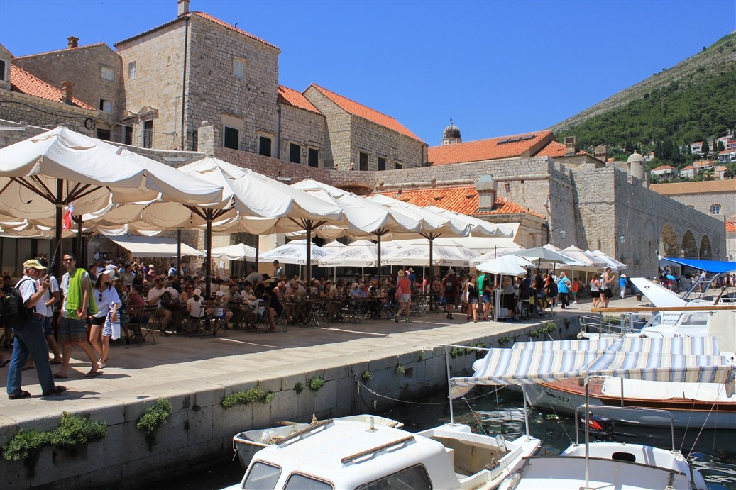 クロアチア・ドゥブロヴニクのおすすめカフェ・レストラン特集！テラス席で旧市街の絶景を