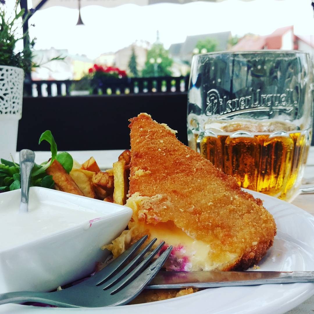 チェコ・プラハで食べるグルメ！黄金のチェコビールと一緒にいただくチェコ飯4選