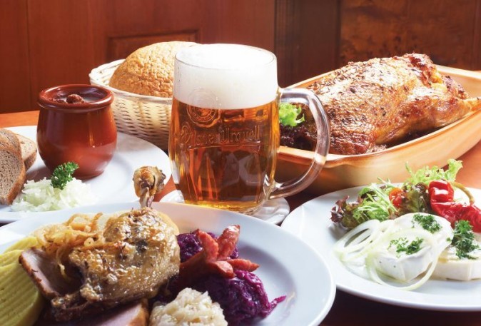 チェコ・プラハで食べるグルメ！黄金のチェコビールと一緒にいただくチェコ飯4選