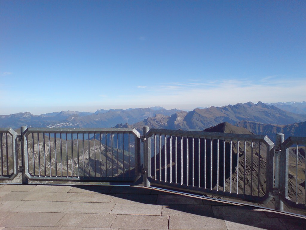 スイス・シルトホルン展望台からユングフラウ三山を眺めよう ！