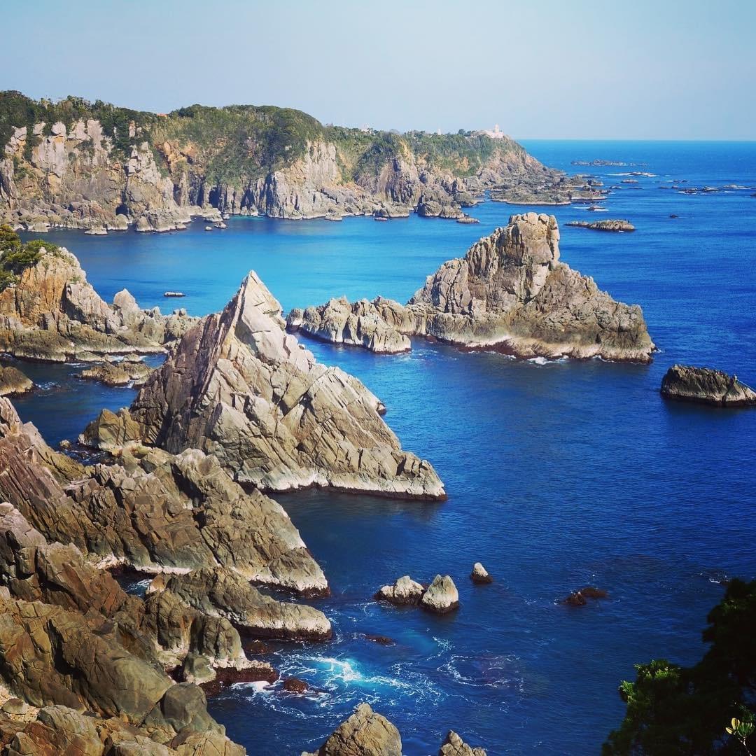 和歌山・海金剛の絶景が絶景すぎる！まるで海に浮かんだピラミッド？！