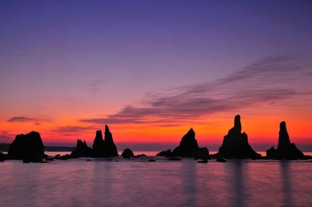 不思議な岩が並ぶ和歌山県・橋抗岩！セドナの世界観が海の上に