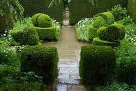 イギリス・コッツウォルズのイングリッシュ・ガーデンで花と緑に癒やされよう