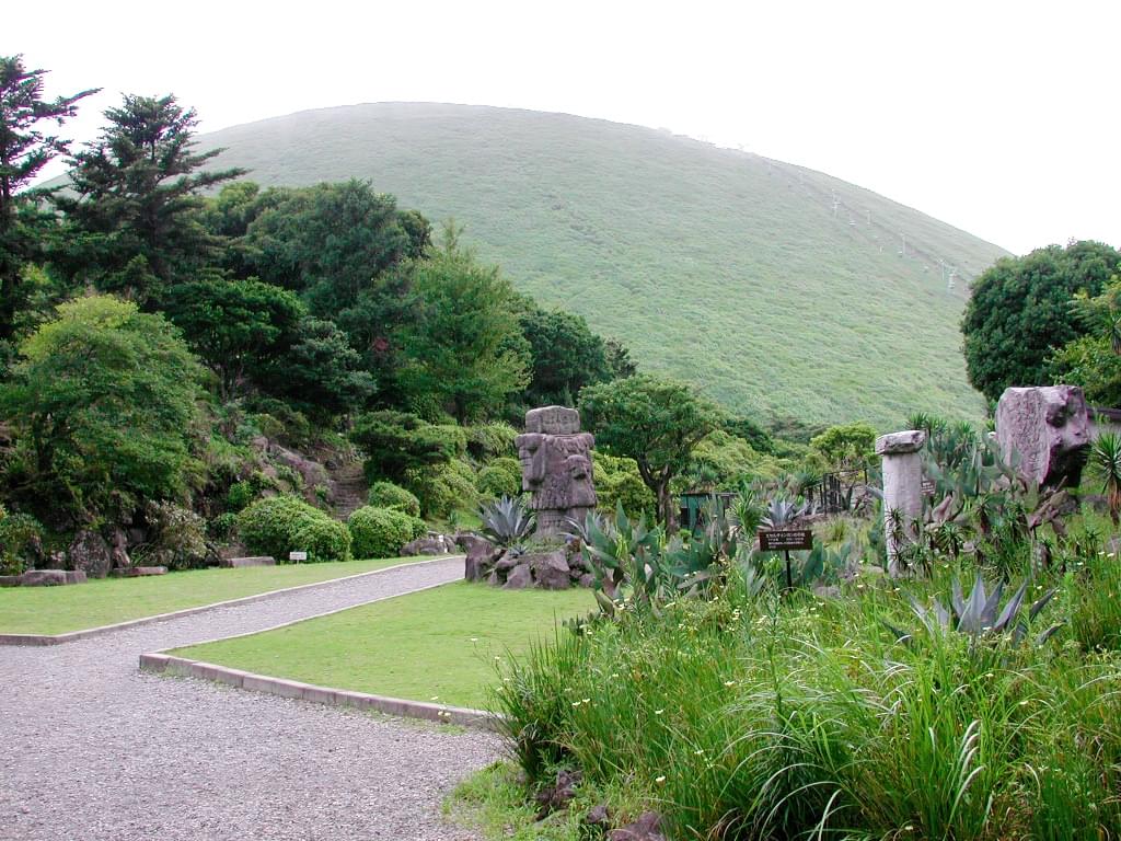 静岡・伊豆高原にある大室山はまるで古墳！アクセス良好観光地で登山しよう♪