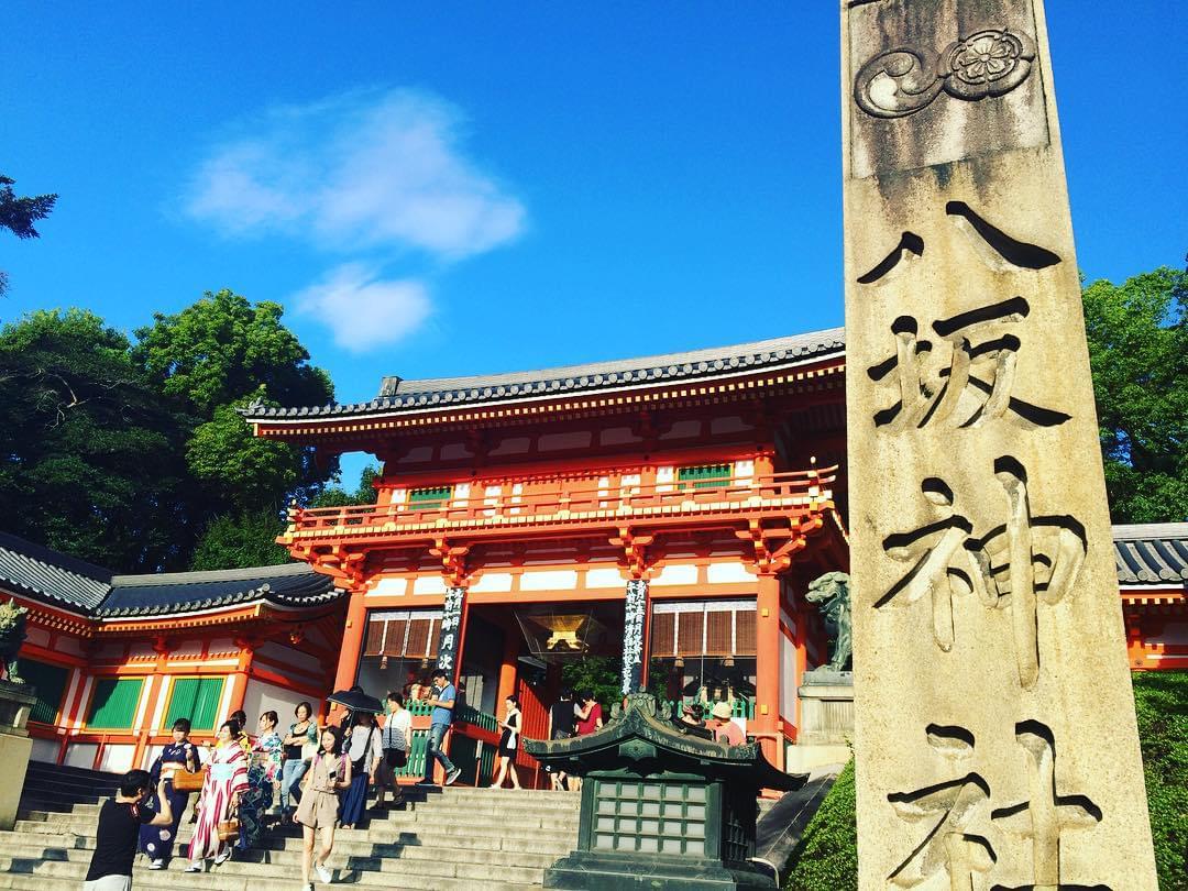 京都旅で行くべき観光スポット！八坂神社の見どころ徹底解説