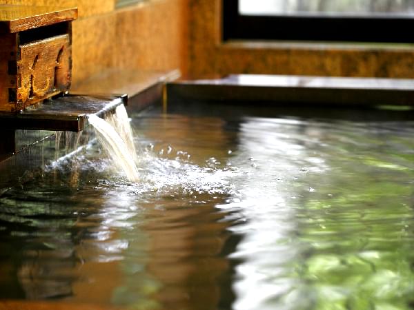 山梨の湖畔にある温泉「開運の湯」！知る人ぞ知る野天風呂が最高！