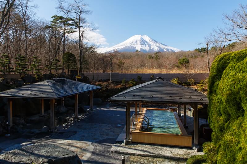 山梨県山中湖村「山中湖温泉」で紅富士の湯で絶景富士山を崇めよう！