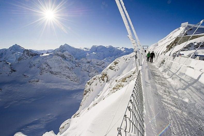 スイス・ティトリス観光のおすすめ回転ロープウェー！大自然を360度パノラマで楽しむ