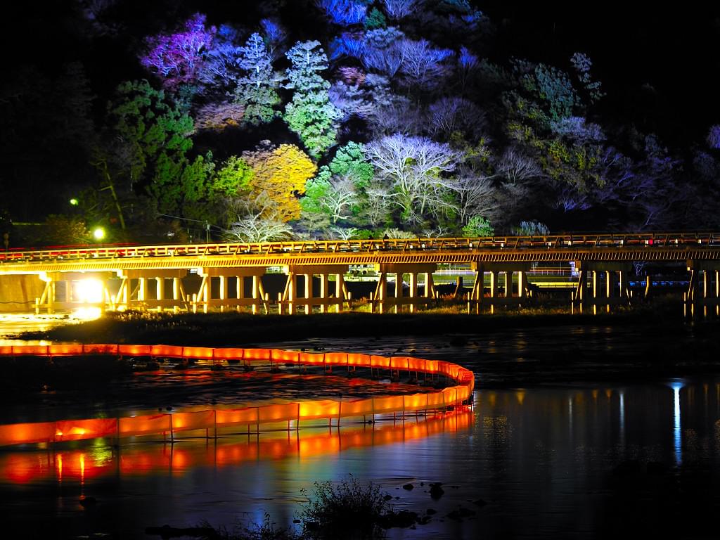 秋の定番！京都・嵐山の紅葉ライトアップに行ってみたい！