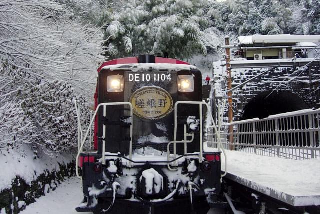 風情あふれる京都嵐山～嵯峨野トロッコ列車の旅！