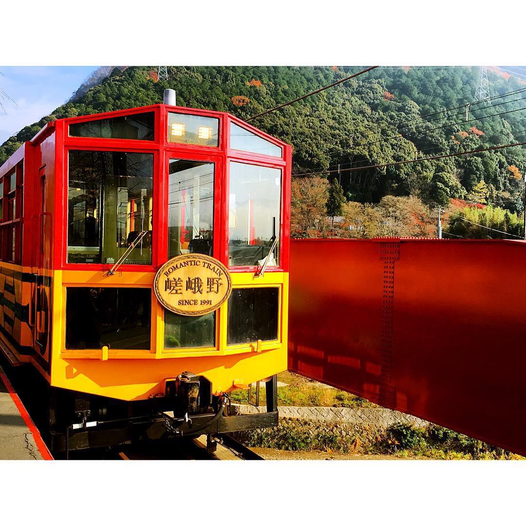 風情あふれる京都嵐山～嵯峨野トロッコ列車の旅！