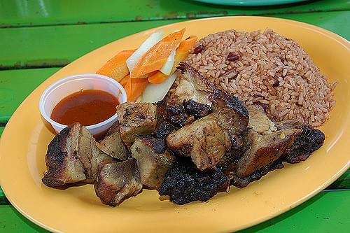 レゲエと楽しむジャマイカ料理と飲み物13選！ジャークチキンにレッドストライプも！