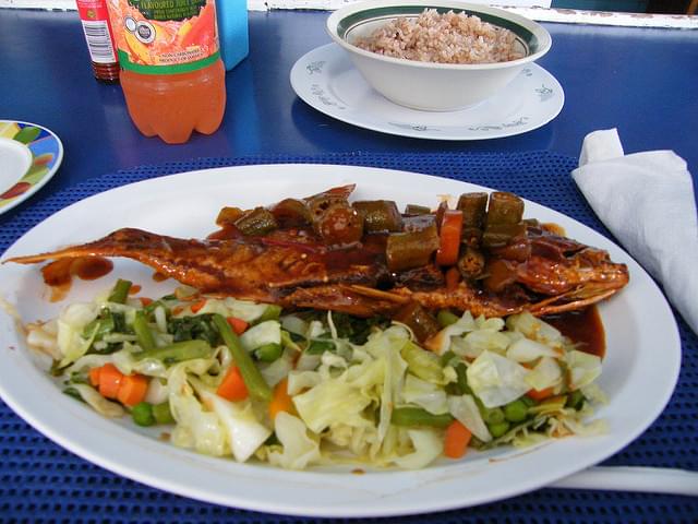 レゲエと楽しむジャマイカ料理と飲み物13選！ジャークチキンにレッドストライプも！