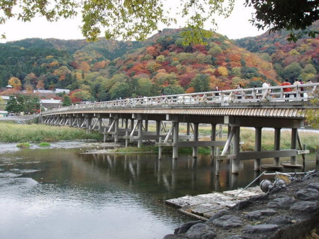 京都・嵐山の紅葉の見ごろは？混雑時の紅葉を楽しむコツをご紹介！