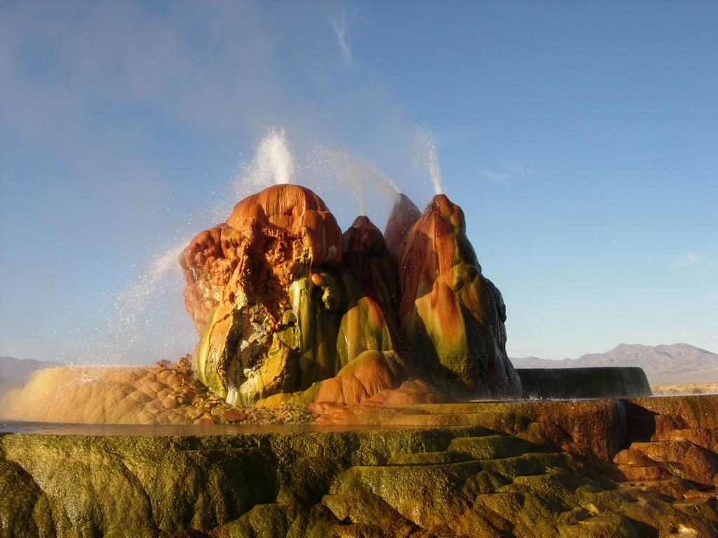 アメリカ・ネバダの噴水塔フライガイザー大解説！砂漠の地で常識を覆す大迫力の間欠泉