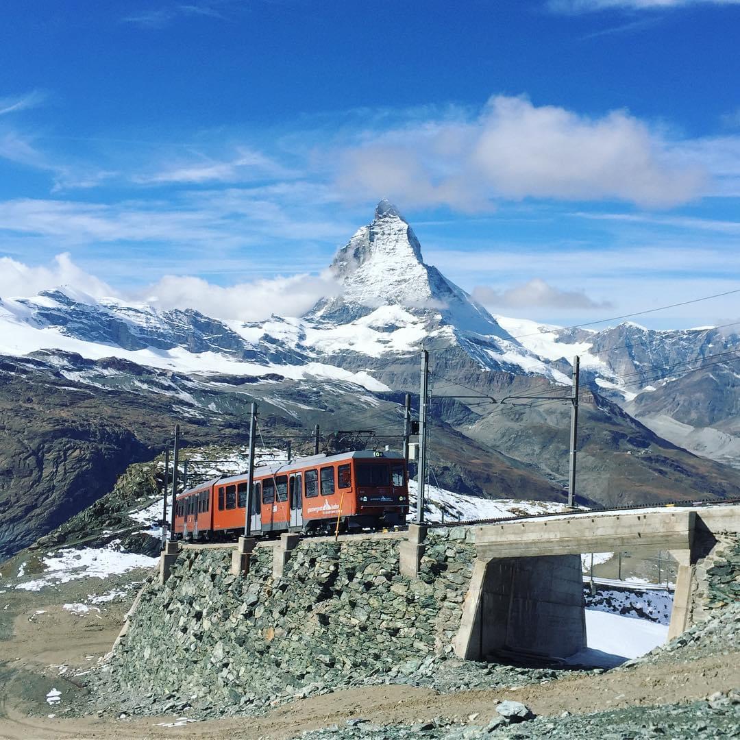 スイス名峰マッターホルンの玄関口！人気山岳リゾート、ツェルマットとは？